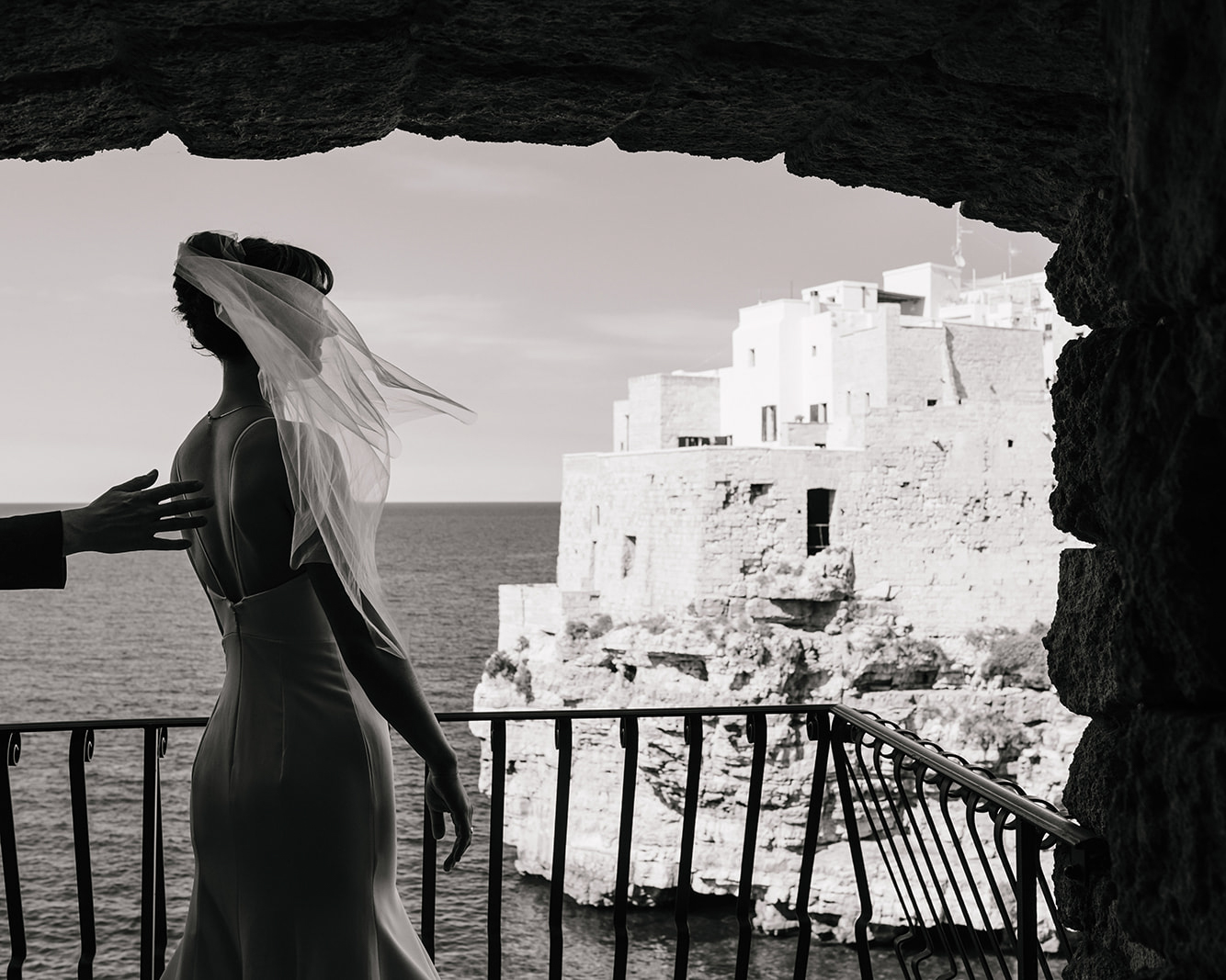 Lucy e Adam @ Covo dei Saraceni, Polignano a Mare © Gloria Soverini - Destination wedding photographer in Italy